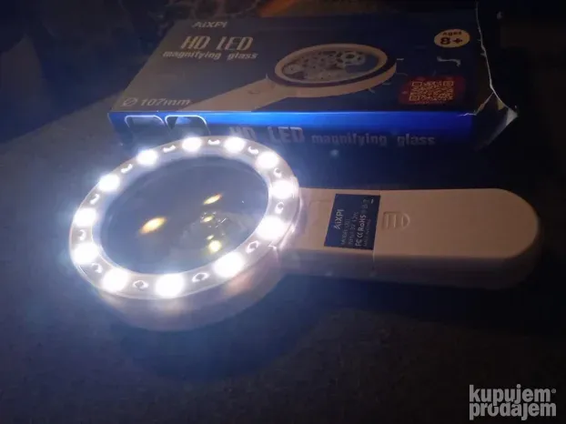 Lupa sa led osvetljenjem