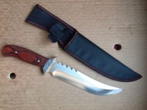 Borbeni nož  za kampovanje, lov, taktički opstanak - Akcija