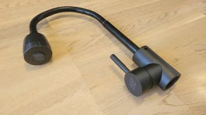 Crna Visoka Fleksibilna Slavina za Sudoperu