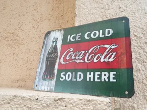 Ice cold coca cola tablica