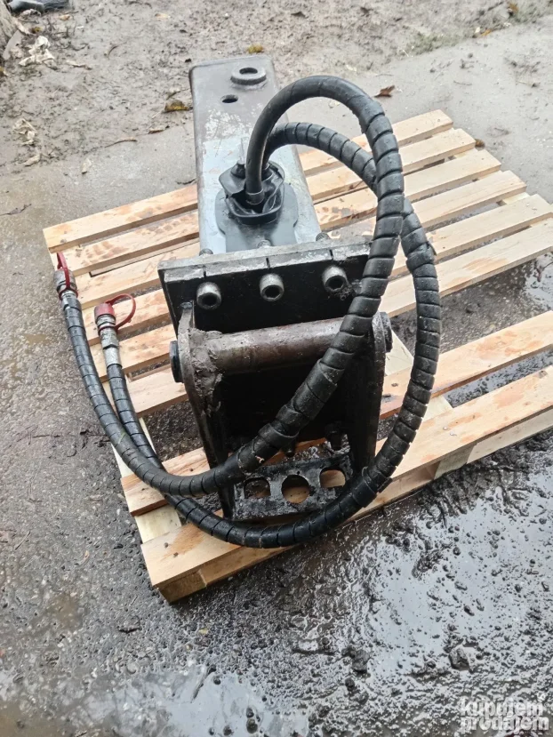 Epiroc ec 60 t cekic za bager od 215 kg