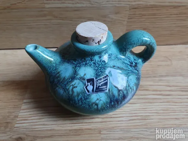 Stari nemacki mali ukrasni cajnik rucni rad KupujemProdajem