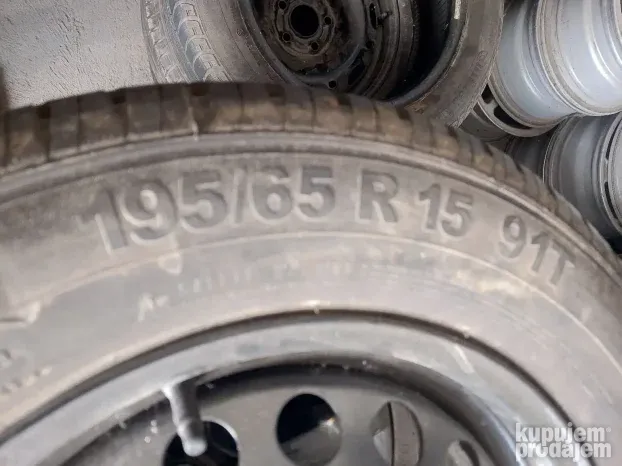 Letnja guma 195 65 15 ne koristena continental