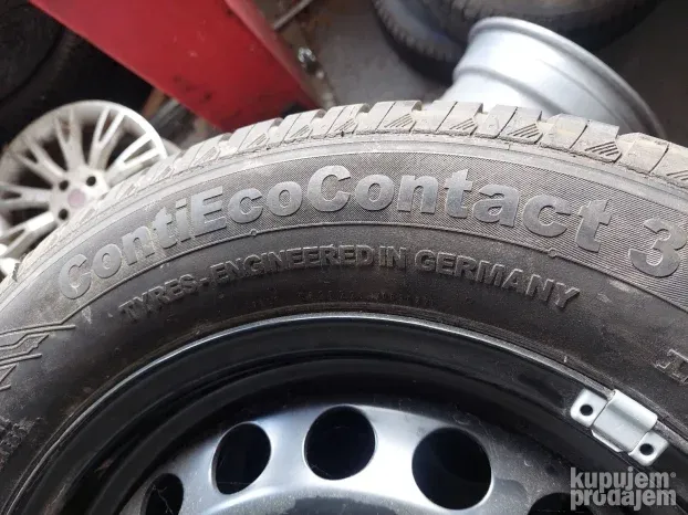 Letnja guma 195 65 15 ne koristena continental