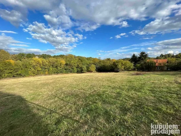 Suplja stena Avala, Vrčin,