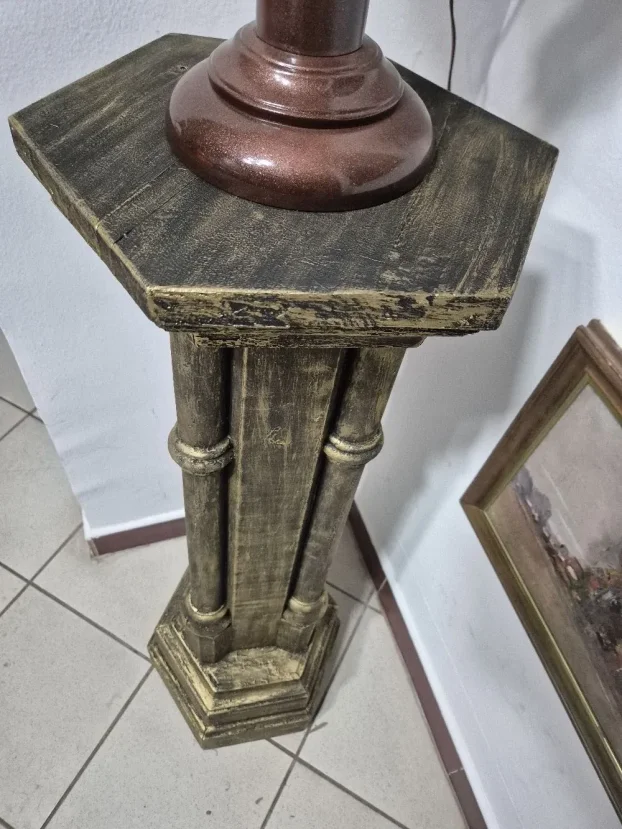 Postament (grčki stub. Od drveta ručni rad )