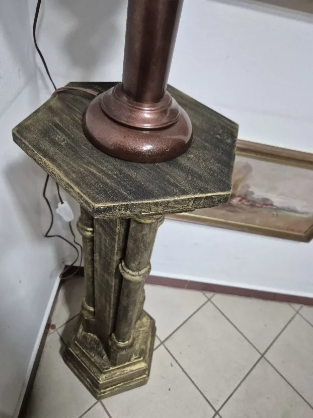 Postament (grčki stub. Od drveta ručni rad )