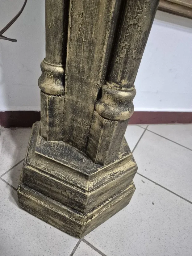 Postament (grčki stub. Od drveta ručni rad )