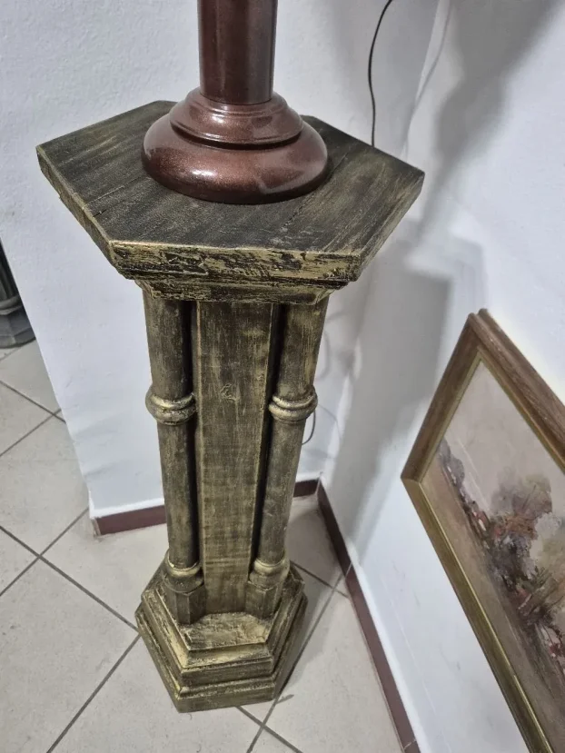 Postament (grčki stub. Od drveta ručni rad )