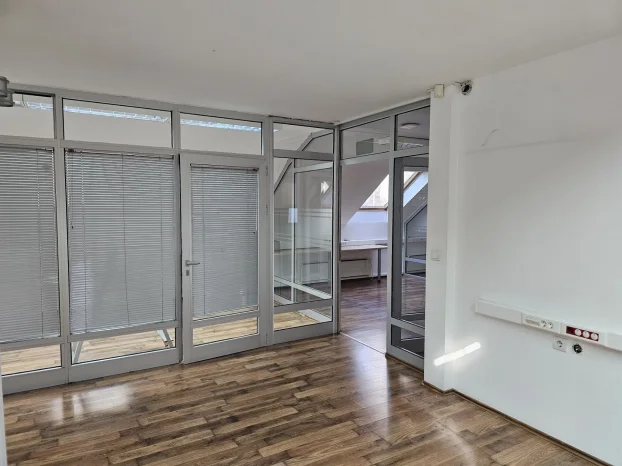 Bl63,poslovan prostor,230m,prazan,adaptibilan