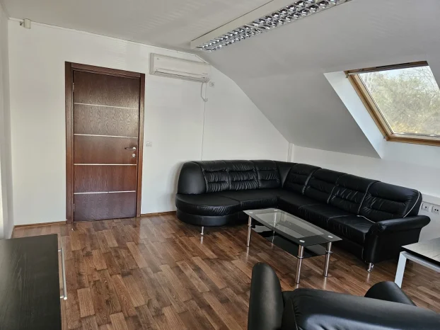 Bl63,poslovan prostor,230m,prazan,adaptibilan