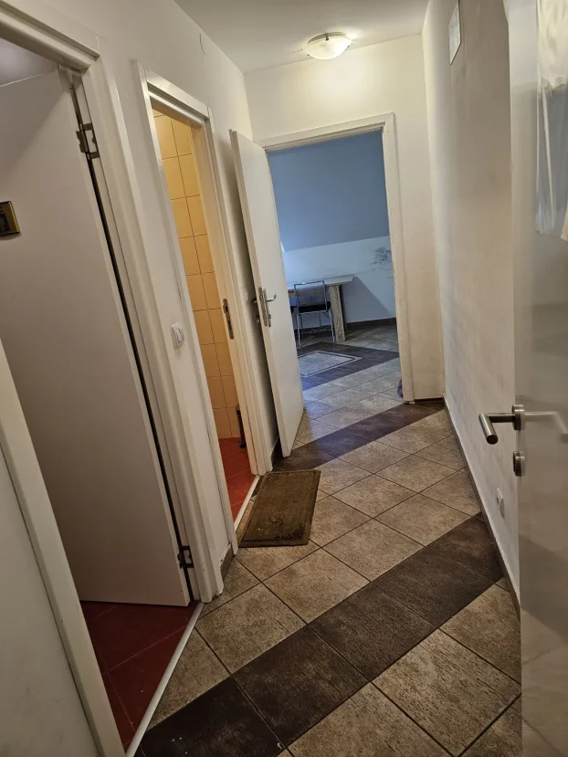 Bl63,poslovan prostor,230m,prazan,adaptibilan