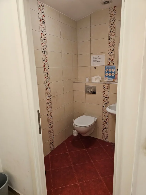 Bl63,poslovan prostor,230m,prazan,adaptibilan