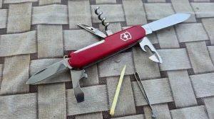 VICTORINOX - švajcarski sklopivi, multifunkcionalni nožić