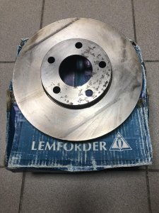 Diskovi VW Passat B5 LEMFORDER 8E0615301A