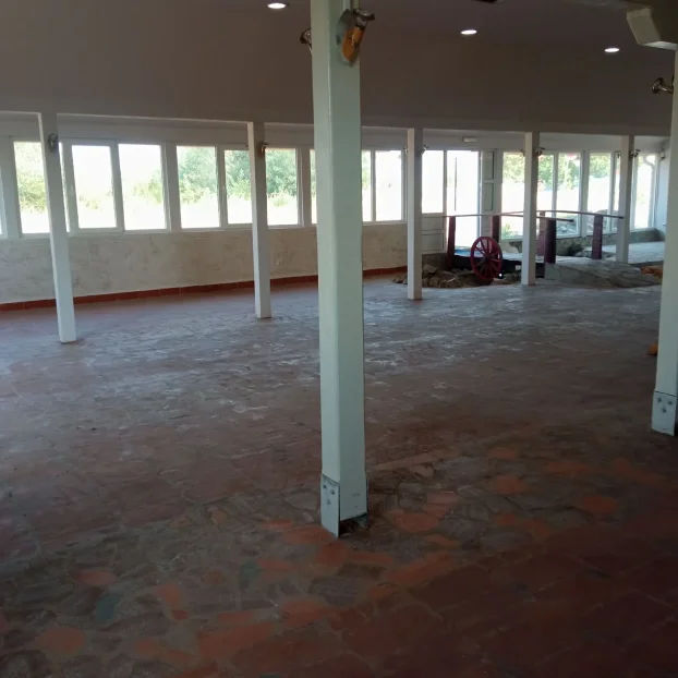 Stambeno poslovni objekat sa placem, 408m2, Desimirovac