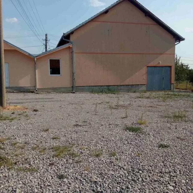 Stambeno poslovni objekat sa placem, 408m2, Desimirovac