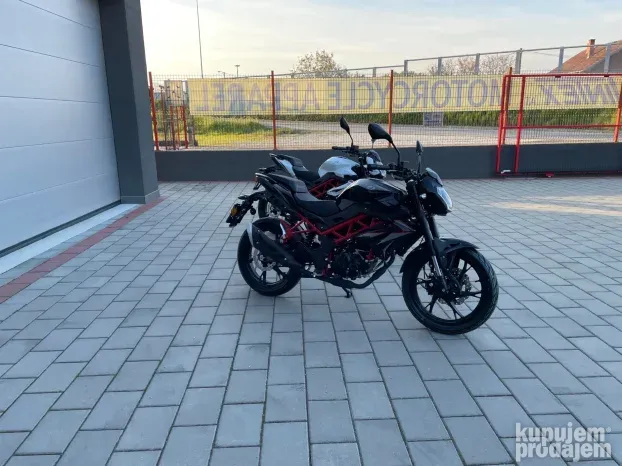 Motocikli Benelli BN 125 na stanju