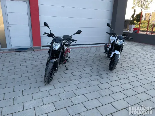 Motocikli Benelli BN 125 na stanju