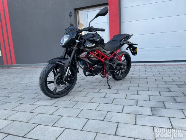 Motocikli Benelli BN 125 na stanju
