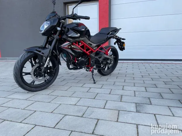 Motocikli Benelli BN 125 na stanju