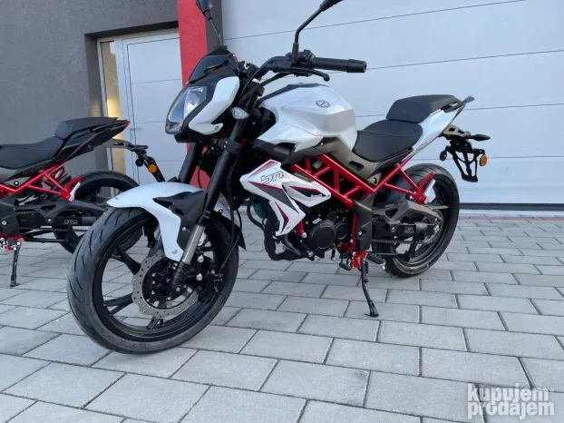 Motocikli Benelli BN 125 na stanju