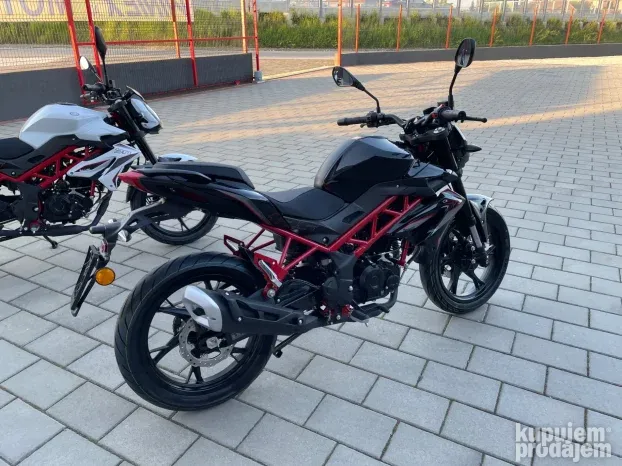 Motocikli Benelli BN 125 na stanju