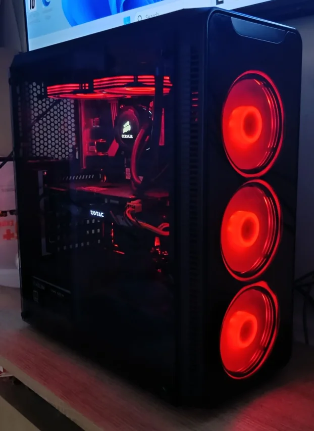 Gejmer/I76700/ GTX1070 8GB/16GBDDR4/SSD+HDD/Vodeno hlađenje