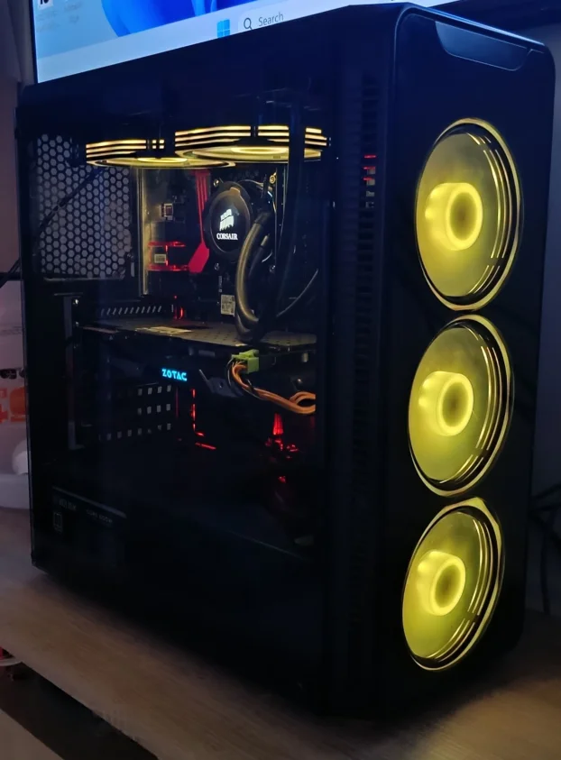Gejmer/I76700/ GTX1070 8GB/16GBDDR4/SSD+HDD/Vodeno hlađenje