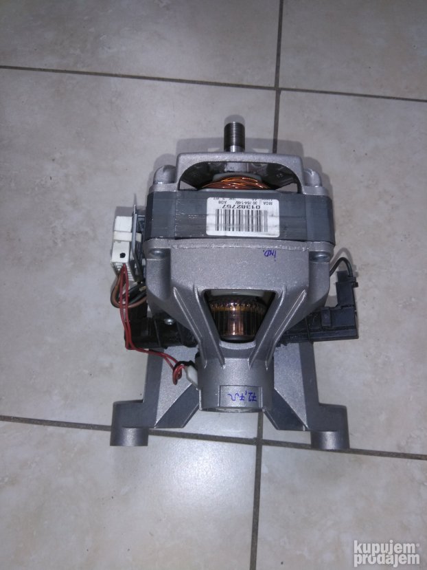 Motor za ves masinu Indesit