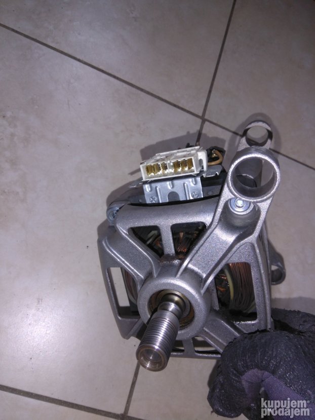 Motor za ves masinu Indesit