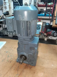 Reduktori 0,75 kw 98 o/min