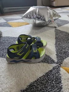 Skechers sandale 24