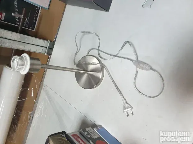 Stona lampa sa bez bazurom