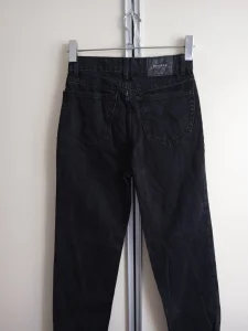 Farmerke Bershka crne velicina EUR32 z036