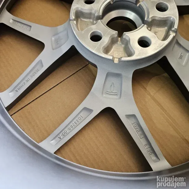 nove alu felne 19 " original tesla model 3 5x114.3