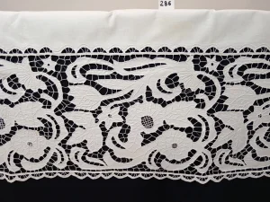 Traka beli vez ručni rad iz bakine škrinje