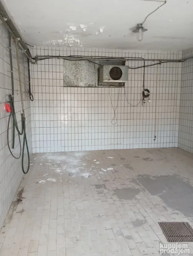 Izdaje se hala u Šidu 500m2