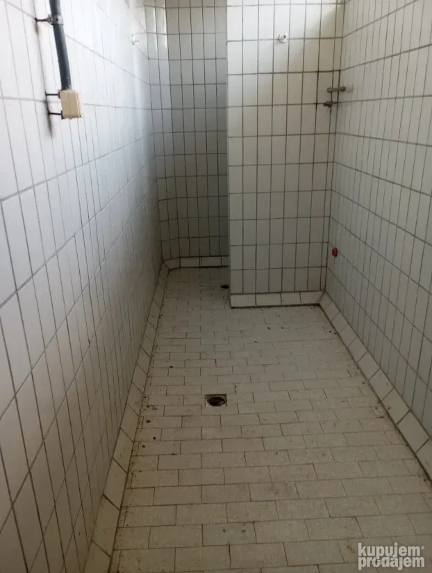 Izdaje se hala u Šidu 500m2