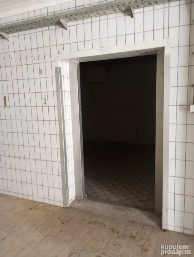 Izdaje se hala u Šidu 500m2
