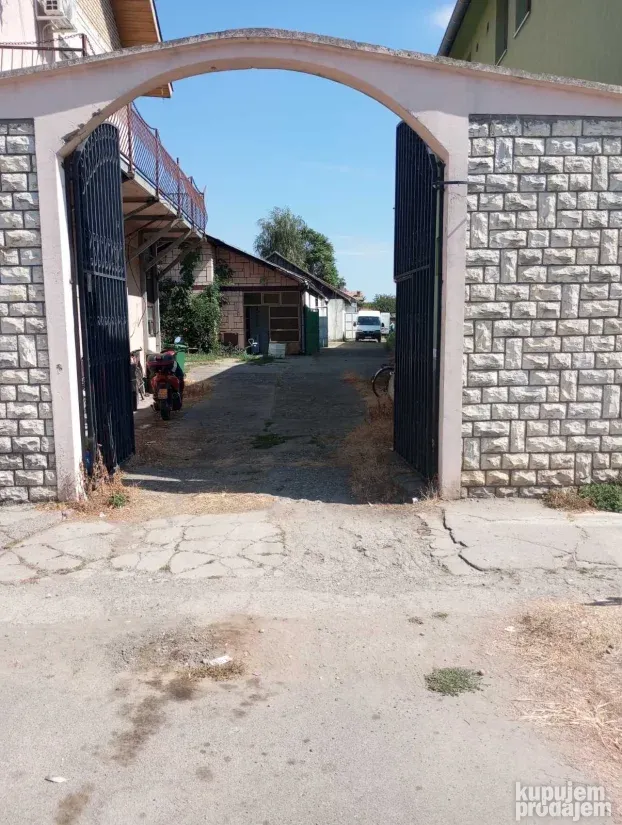 Izdaje se hala u Šidu 500m2