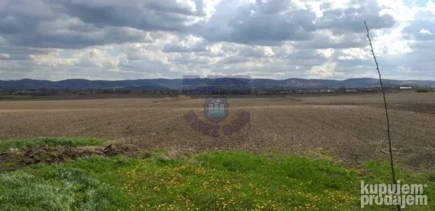 Odlična kuća sa velikim placem