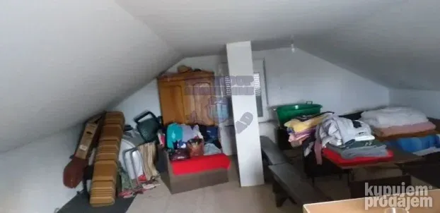 Odlična kuća sa velikim placem