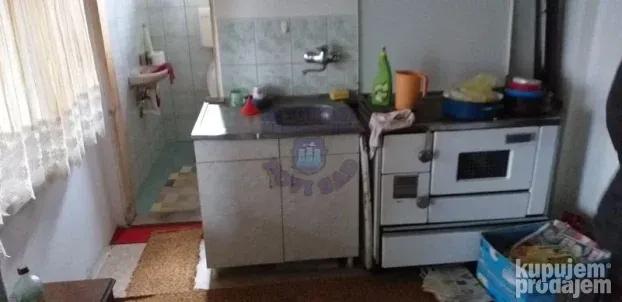 Odlična kuća sa velikim placem