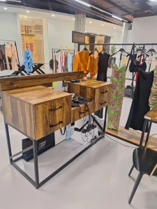 Izrada pultova za poslovne prostore Lux665