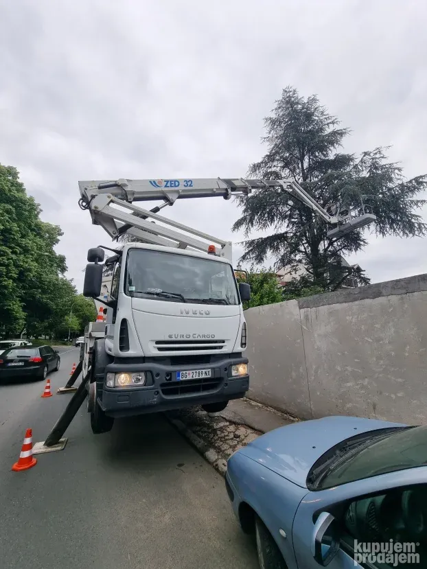 Kamion sa korpom  20-32 metara Najam,SECENJE obaranje drveca