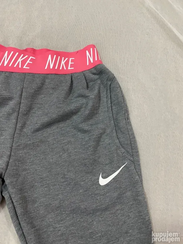 Nike original trenerka za devojcice siva