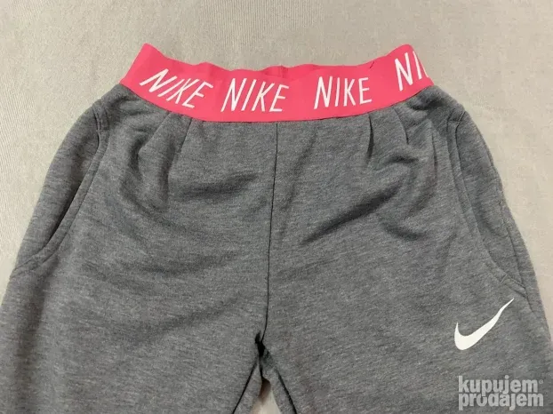 Nike original trenerka za devojcice siva