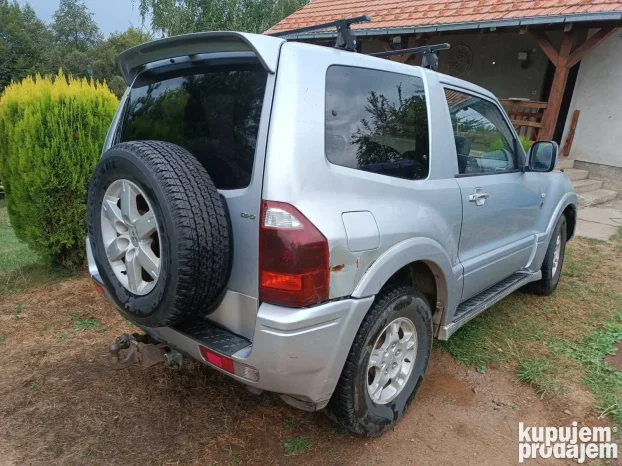 2002 Mitsubishi Pajero