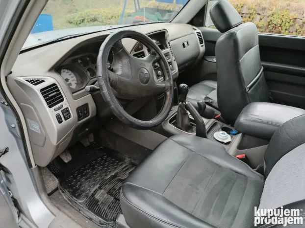 2002 Mitsubishi Pajero